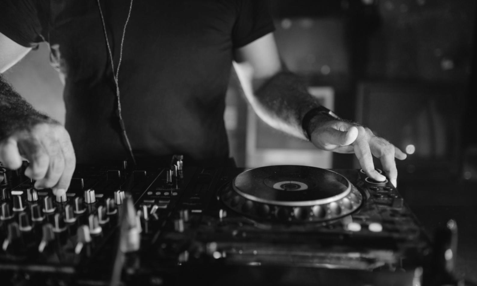 Процес роботи у студії Wymar Emoux